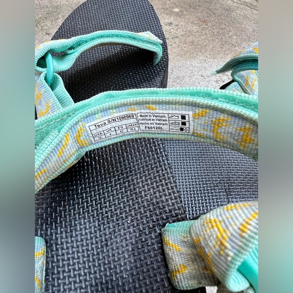 TEVA midform sandals Women’s, Size 10 - Picture 2 of 3